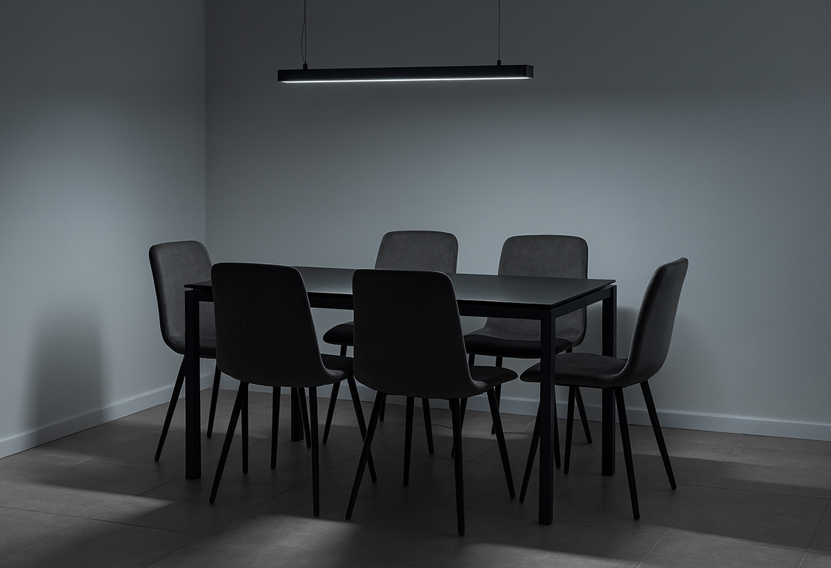 Παρουσιάζεται η καρέκλα σε μια τραπεζαρία.